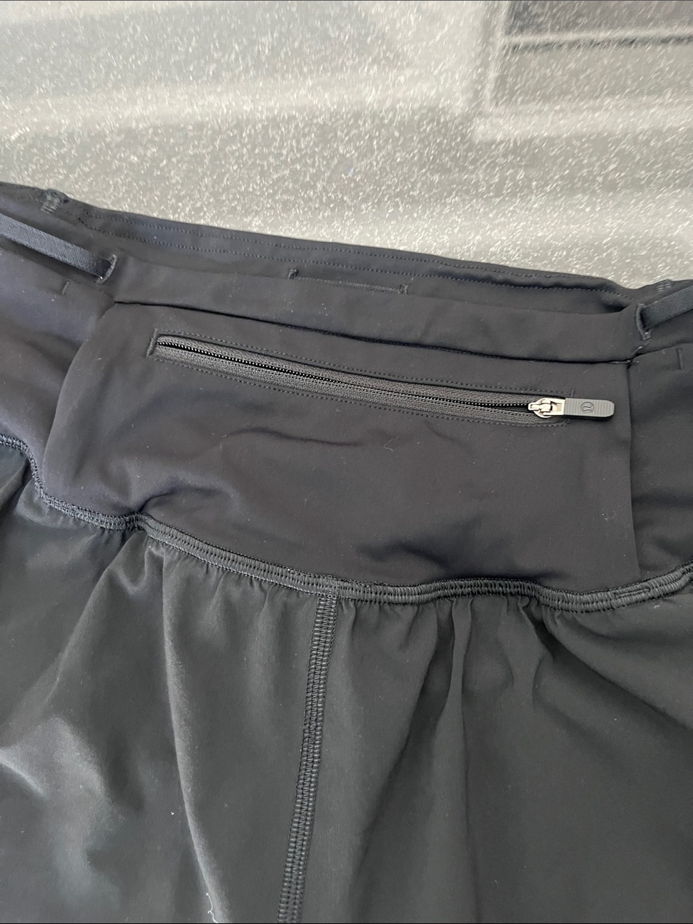 lululemon athletica Nulux Road to Trail HRShort 4” Sz-6 - Picture 9 of 10